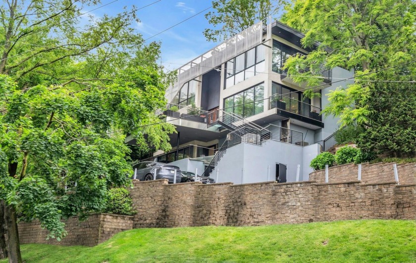The pinnacle of construction and design. Elegance personified in - Beach Home for sale in Glenwood Landing, New York on Beachhouse.com