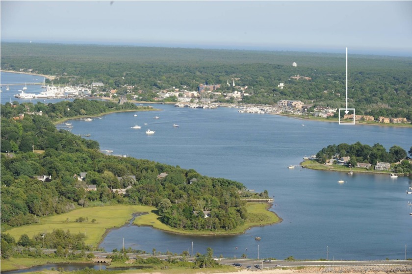 A bright and spacious condominium situated in the highly - Beach Condo for sale in Sag Harbor, New York on Beachhouse.com