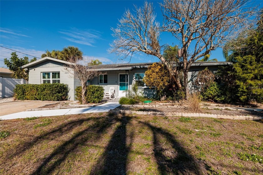 Under contract-accepting backup offers. Welcome to 223 94th Ave - Beach Home for sale in St. Petersburg, Florida on Beachhouse.com