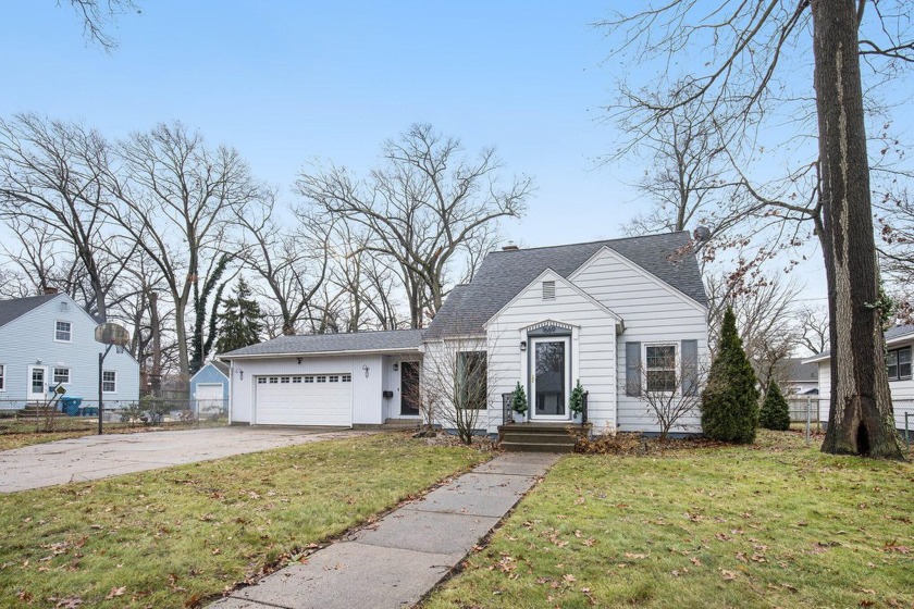 Beautilful Glenside 3 bed 2.5 bath well cared for home in a - Beach Home for sale in Muskegon, Michigan on Beachhouse.com