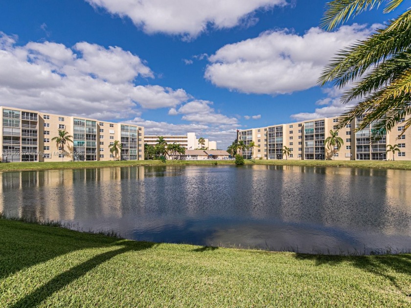 Waterfront, 2/2 corner unit in All Ages Meadowbrook Lakes, East - Beach Condo for sale in Dania, Florida on Beachhouse.com