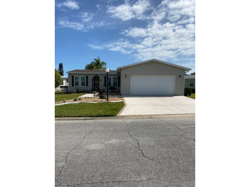 This gorgeous manufactured home offers 3 large bedrooms 2 baths - Beach Home for sale in Ormond Beach, Florida on Beachhouse.com