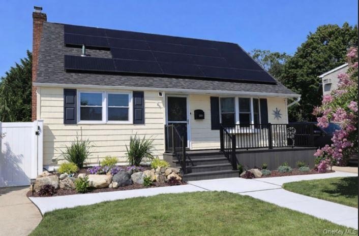 Ladies and gentleman may I present ...*THE YARDFATHER*-An Offer - Beach Home for sale in Wantagh, New York on Beachhouse.com