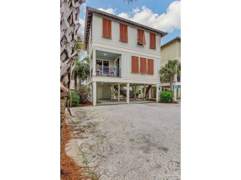 Welcome to your Gulf Coast oasis! This charming beach cottage in - Beach Home for sale in Gulf Shores, Alabama on Beachhouse.com