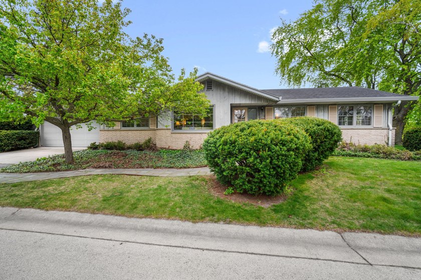 This meticulously well-maintained Glen Port (East Glendale) - Beach Home for sale in Glendale, Wisconsin on Beachhouse.com