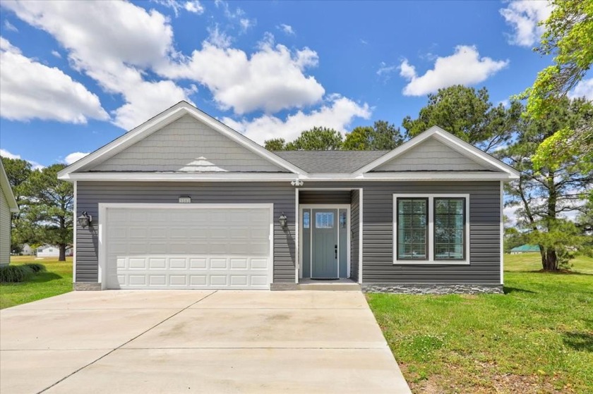 STUNNING  CUSTOM 3 Bdrm/2 Bath GOLF COURSE HOME in Captain's - Beach Home for sale in Greenbackville, Virginia on Beachhouse.com