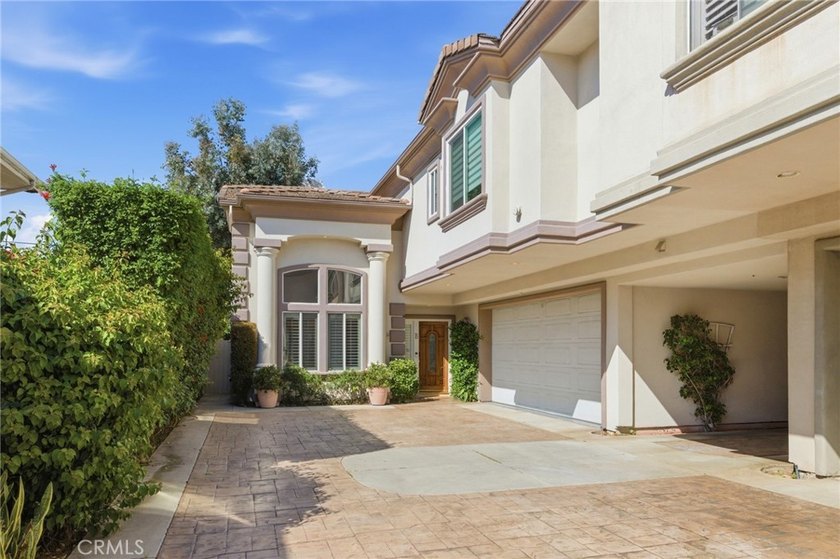 Peacefully tucked away as the rear residence in a desirable - Beach Townhome/Townhouse for sale in Redondo Beach, California on Beachhouse.com