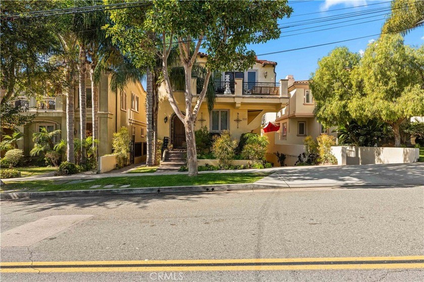 Set in the heart of South Redondo Beach and just a short stroll - Beach Townhome/Townhouse for sale in Redondo Beach, California on Beachhouse.com