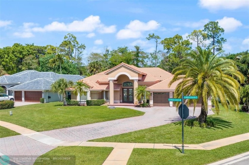 Desirable Grand Cayman model with Screened-in pool with spa - Beach Home for sale in Wellington, Florida on Beachhouse.com