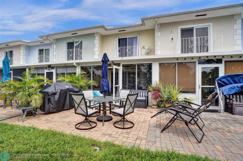 Rarely available townhouse with GREAT waterviews. It is located - Beach Condo for sale in Lighthouse Point, Florida on Beachhouse.com