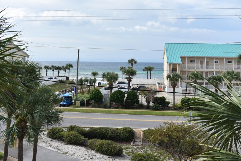 Newly updated, top floor unit with wrap around corner balcony - Beach Condo for sale in Destin, Florida on Beachhouse.com