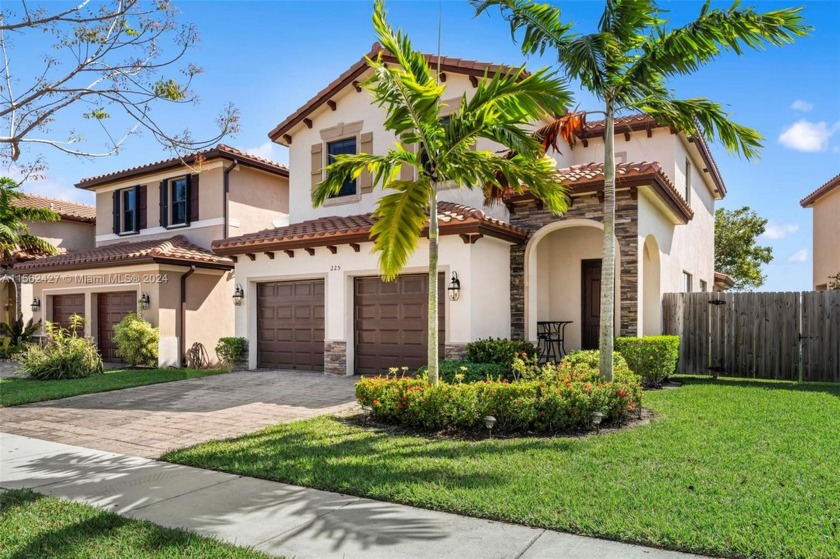 Stunning 5 bedroom 3 bedroom lakefront home in the gated - Beach Home for sale in Homestead, Florida on Beachhouse.com