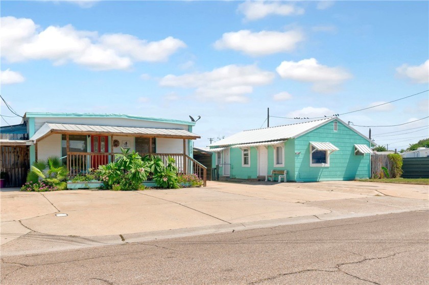 THREE HOMES on a sizable 16,364 sq. ft. lot zoned for short-term - Beach Home for sale in Port Aransas, Texas on Beachhouse.com