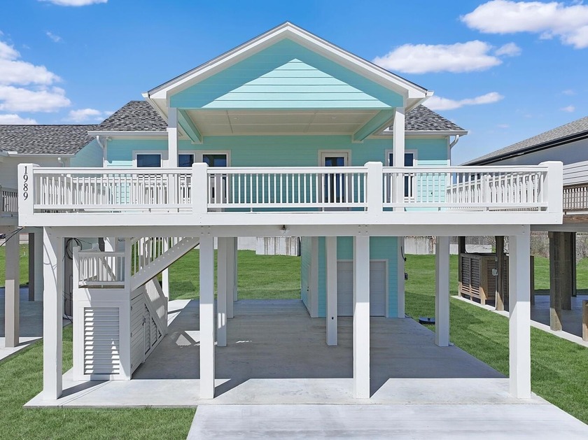 Amazing 3-2-1 new construction by Easton Homes, known for - Beach Home for sale in Crystal Beach, Texas on Beachhouse.com
