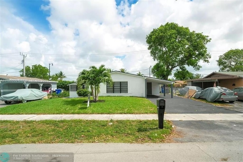 This is a great starter home with an ample yard and ample - Beach Home for sale in Pompano Beach, Florida on Beachhouse.com