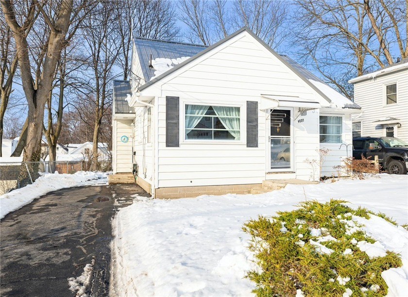 Charming cape cod lovingly cared for & walking distance to - Beach Home for sale in Rochester, New York on Beachhouse.com