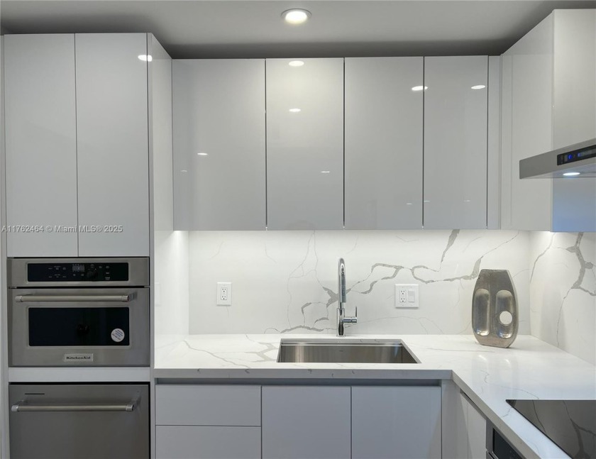 Waterfront condo fully remodeled in the prestigious Coral Ridge - Beach Condo for sale in Fort Lauderdale, Florida on Beachhouse.com
