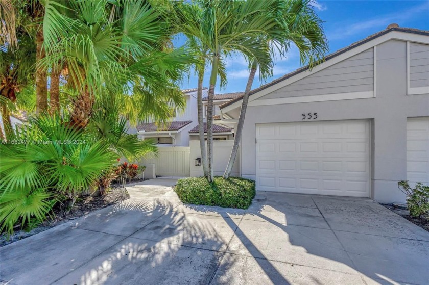 Welcome home to this golfer's paradise, ideally located with - Beach Townhome/Townhouse for sale in Palm Beach Gardens, Florida on Beachhouse.com