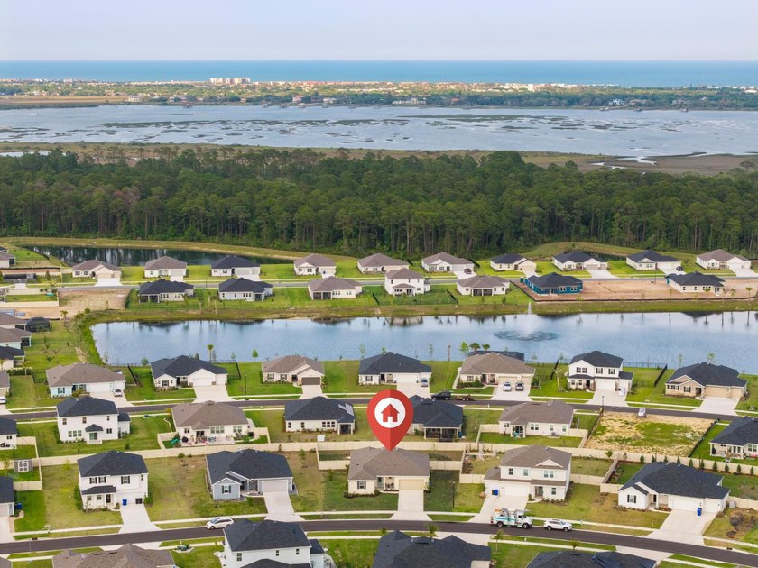 ***MOVE IN READY*** This spacious 3-bedroom, 2-bathroom, flex - Beach Home for sale in St Augustine, Florida on Beachhouse.com