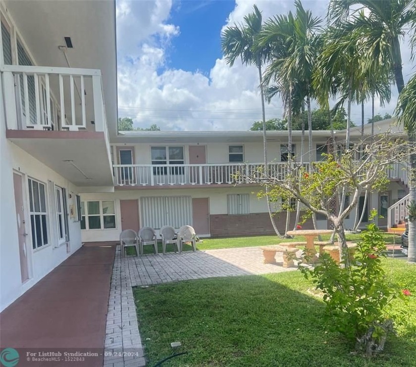 WHO SAID THERE ARE NO AFFORDABLE CONDOS....THIS ONE IS!!! REALLY - Beach Condo for sale in Hollywood, Florida on Beachhouse.com