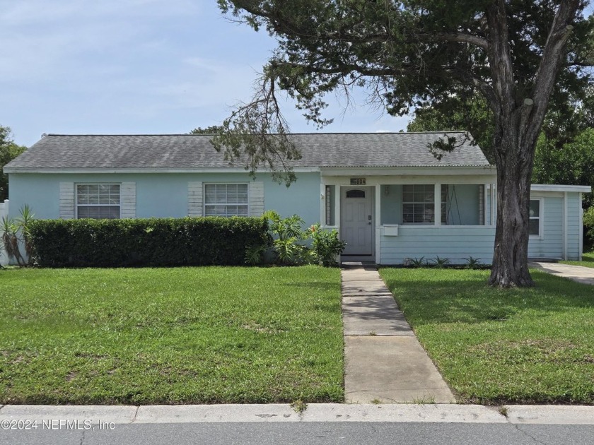 This delightful beach bungalow sits on a spacious corner lot - Beach Home for sale in Jacksonville Beach, Florida on Beachhouse.com