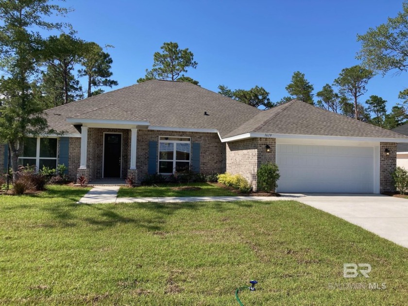 Welcome to this 4 bedroom 3 bath all Brick home. It offers an - Beach Home for sale in Gulf Shores, Alabama on Beachhouse.com