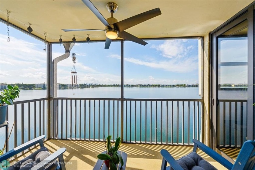 Top-floor, beautifully remodeled 2-bed, 2-bath condo with a - Beach Condo for sale in Oakland Park, Florida on Beachhouse.com