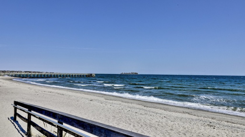 Bring your kayaks and beach chairs to live the lifestyle you - Beach Home for sale in Milford, Connecticut on Beachhouse.com