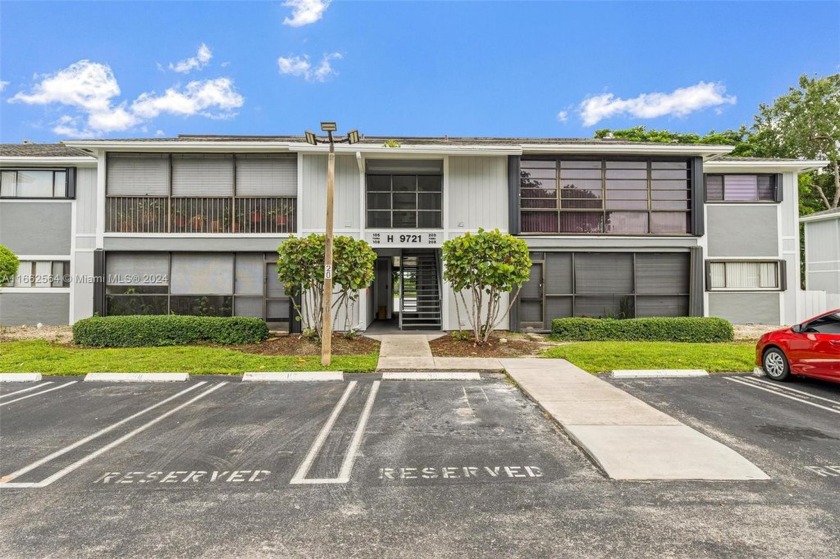 This beautiful 2 bed, 2 baths unit on the first floor of - Beach Condo for sale in Miami, Florida on Beachhouse.com