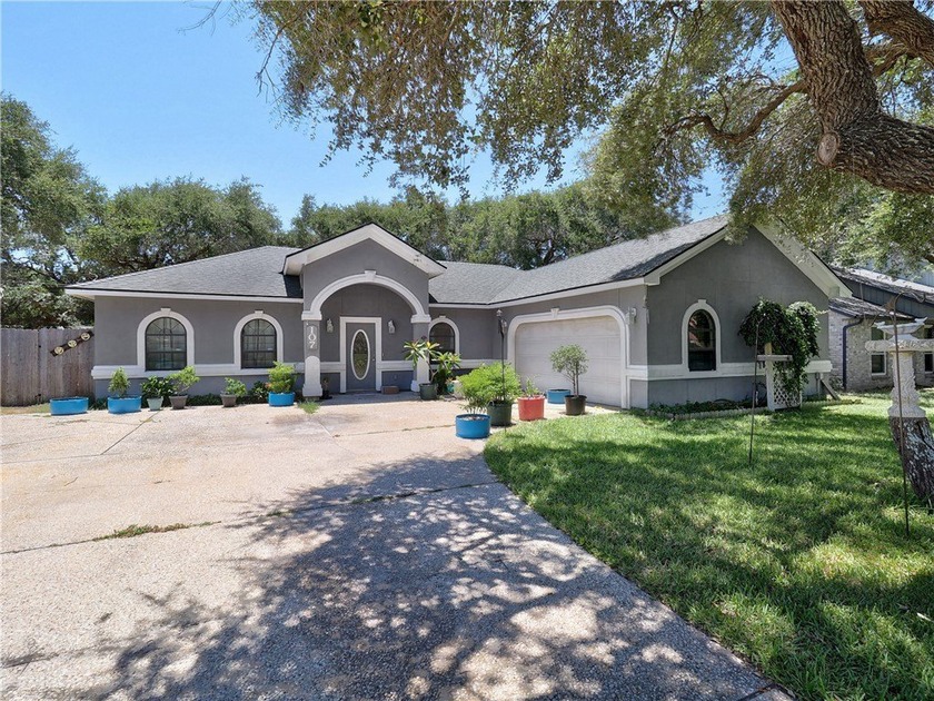 Back on the market with a Brand New A/C unit (indoor & outdoor - - Beach Home for sale in Aransas Pass, Texas on Beachhouse.com