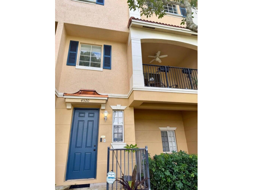 Beautiful Bexley Park Townhome! Light and bright 3 bedroom 2.5 - Beach Townhome/Townhouse for sale in Delray Beach, Florida on Beachhouse.com