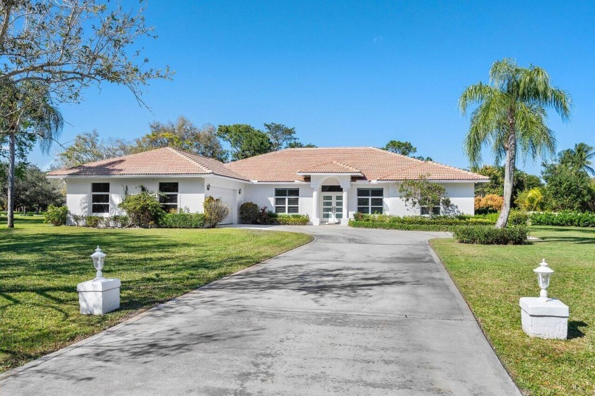 Welcome to this stunning 5BR, 4BA property with 2 car garage - Beach Home for sale in Palm Beach Gardens, Florida on Beachhouse.com