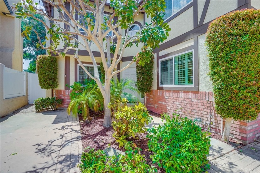 Don't miss this wonderful three bedroom two-on-a-lot townhome in - Beach Townhome/Townhouse for sale in Redondo Beach, California on Beachhouse.com