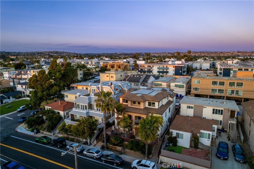 Located just steps from Sail Bay and the beach in Crown Point/PB - Beach Townhome/Townhouse for sale in San Diego, California on Beachhouse.com