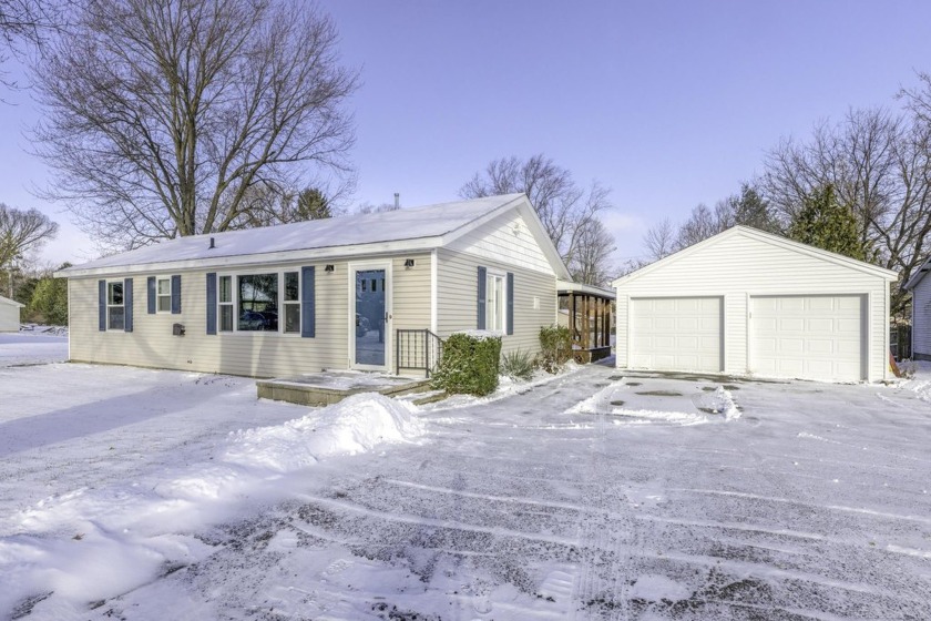 This doesn't happen often: A move-in ready Ranch Home in the - Beach Home for sale in Lexington, Michigan on Beachhouse.com