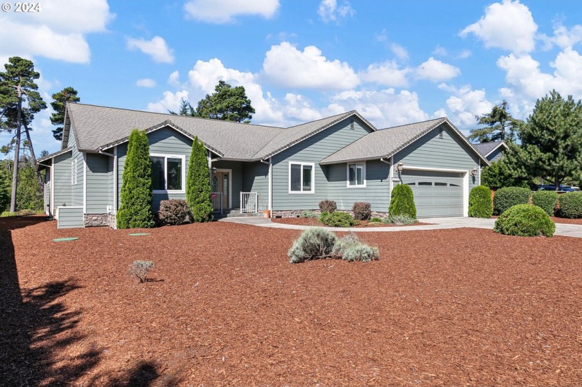 Enjoy peaceful coastal living! Immaculate single-level - Beach Home for sale in Florence, Oregon on Beachhouse.com