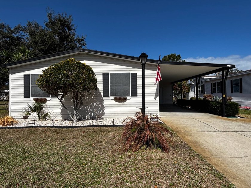 Beautiful 3 bedroom, 2 bath manufactured home, overlooking a - Beach Home for sale in Ormond Beach, Florida on Beachhouse.com