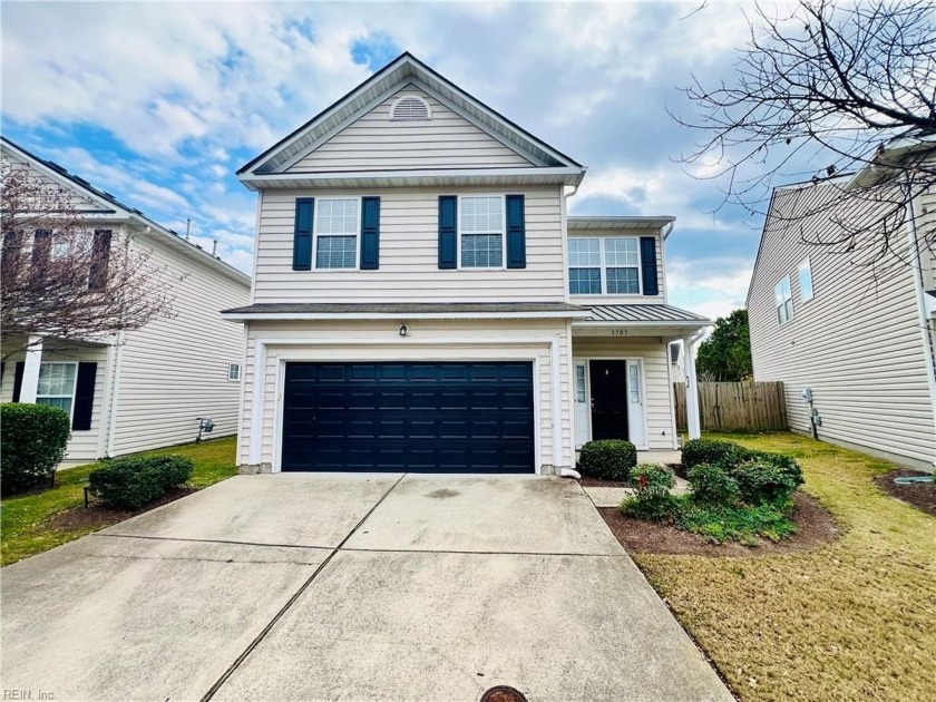 Beautiful 3 bedroom home, with water views, nestled in the cozy - Beach Home for sale in Chesapeake, Virginia on Beachhouse.com