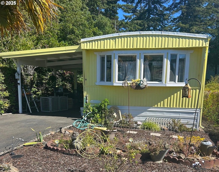 Located in B&E Wayside MHP; a central location to shopping, fuel - Beach Home for sale in Florence, Oregon on Beachhouse.com