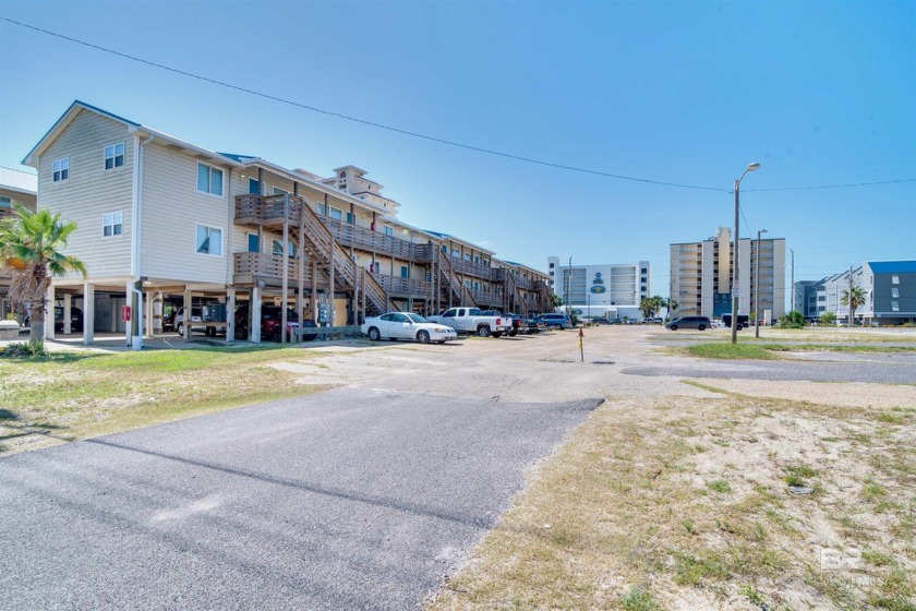 Location Alert!  This fantastic 2-bedroom, 1-bathroom condo is - Beach Home for sale in Gulf Shores, Alabama on Beachhouse.com