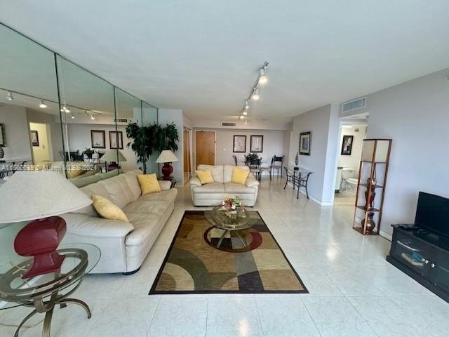 Amazing Location! Spacious, bright & well maintained condo in - Beach Condo for sale in Surfside, Florida on Beachhouse.com