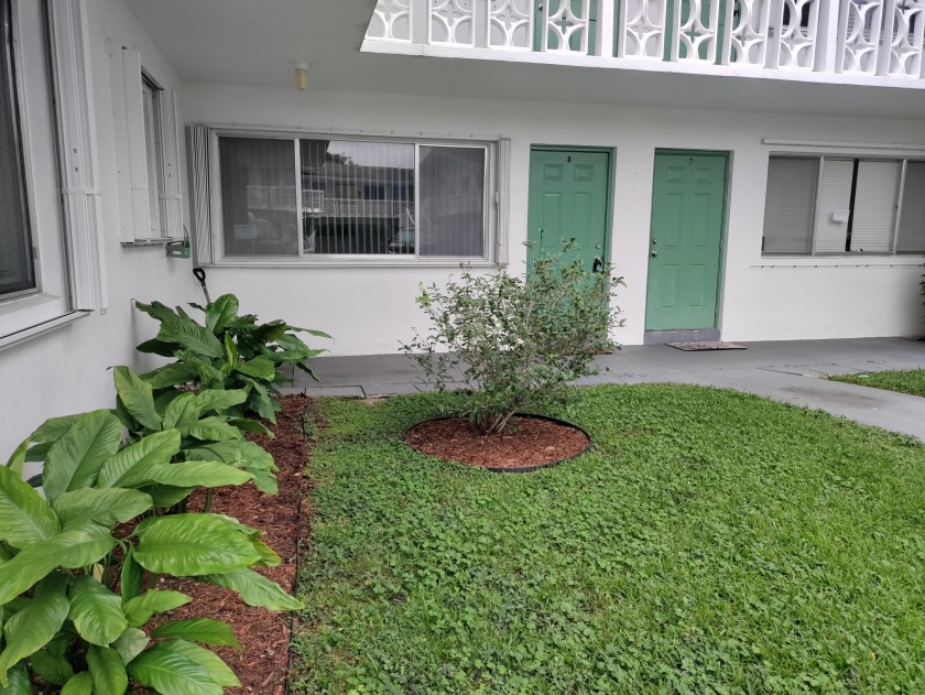 This Lovely 1st Floor Unit Is Situated across From Lake Osborne - Beach Condo for sale in Lake Worth Beach, Florida on Beachhouse.com