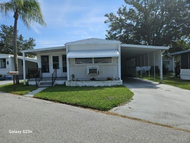 Take advantage of a great deal on a one bedroom, one bath home - Beach Home for sale in Pinellas Park, Florida on Beachhouse.com