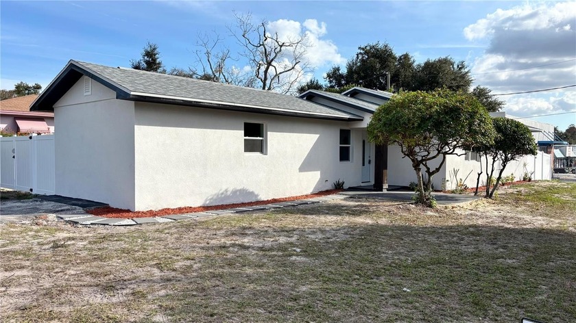 Welcome to this remodeled corner house with over 1380 sq ft in - Beach Home for sale in Clearwater, Florida on Beachhouse.com