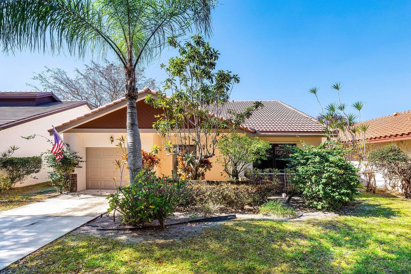 Beautiful Lake View Home in 55+ Community. Enjoy peaceful living - Beach Home for sale in Boynton Beach, Florida on Beachhouse.com