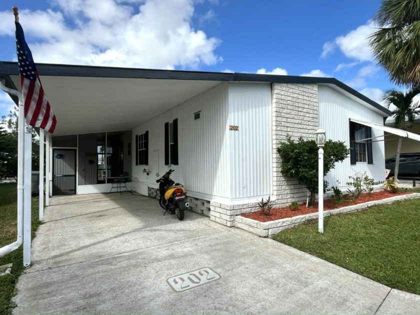 This Lakeside Beauty has been completely remodeled with a - Beach Home for sale in Vero Beach, Florida on Beachhouse.com