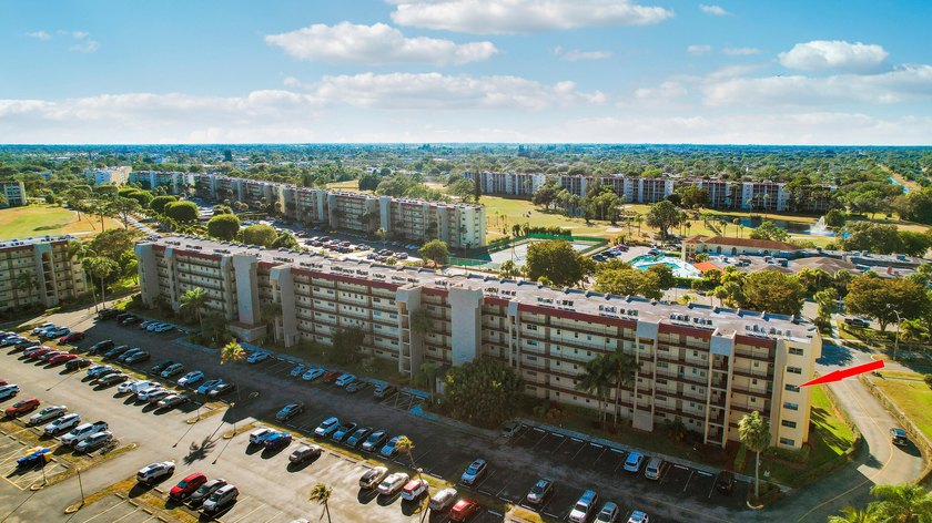 Welcome to Margate Unit 416 offering privacy, natural light, and - Beach Condo for sale in Lake Worth, Florida on Beachhouse.com