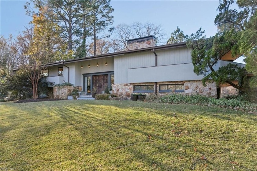 WOW! Don't miss this stunning five-bedroom four-bathroom - Beach Home for sale in Yorktown, Virginia on Beachhouse.com