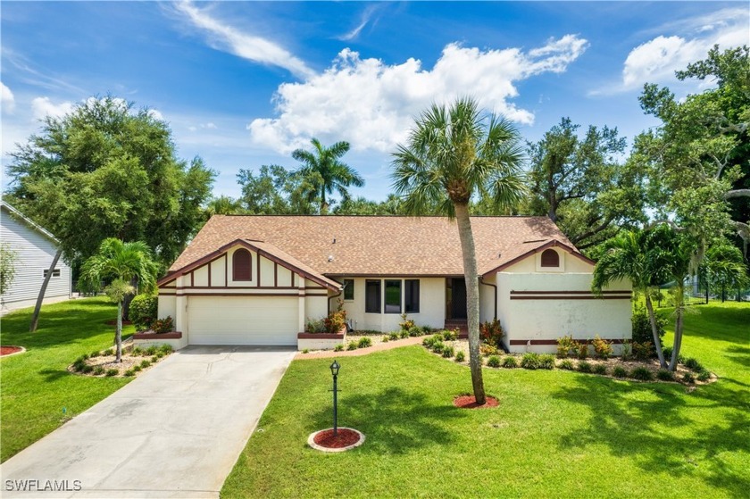 Welcome home to beautiful McGregor Woods, minutes to Sanibel & - Beach Home for sale in Fort Myers, Florida on Beachhouse.com