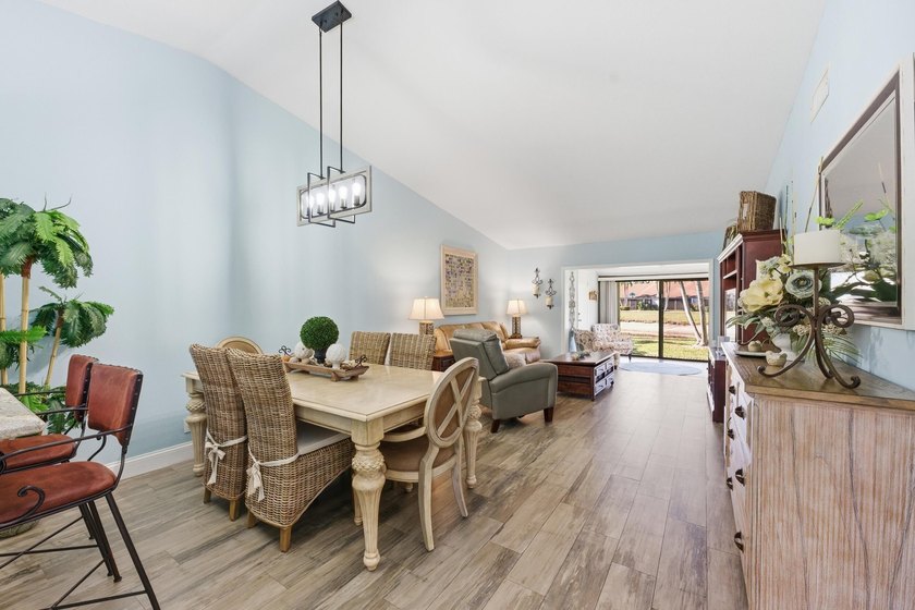 THIS HOME QUALIFIES FOR A $15K BUYER GRANT. Spacious lakefront - Beach Home for sale in Greenacres, Florida on Beachhouse.com